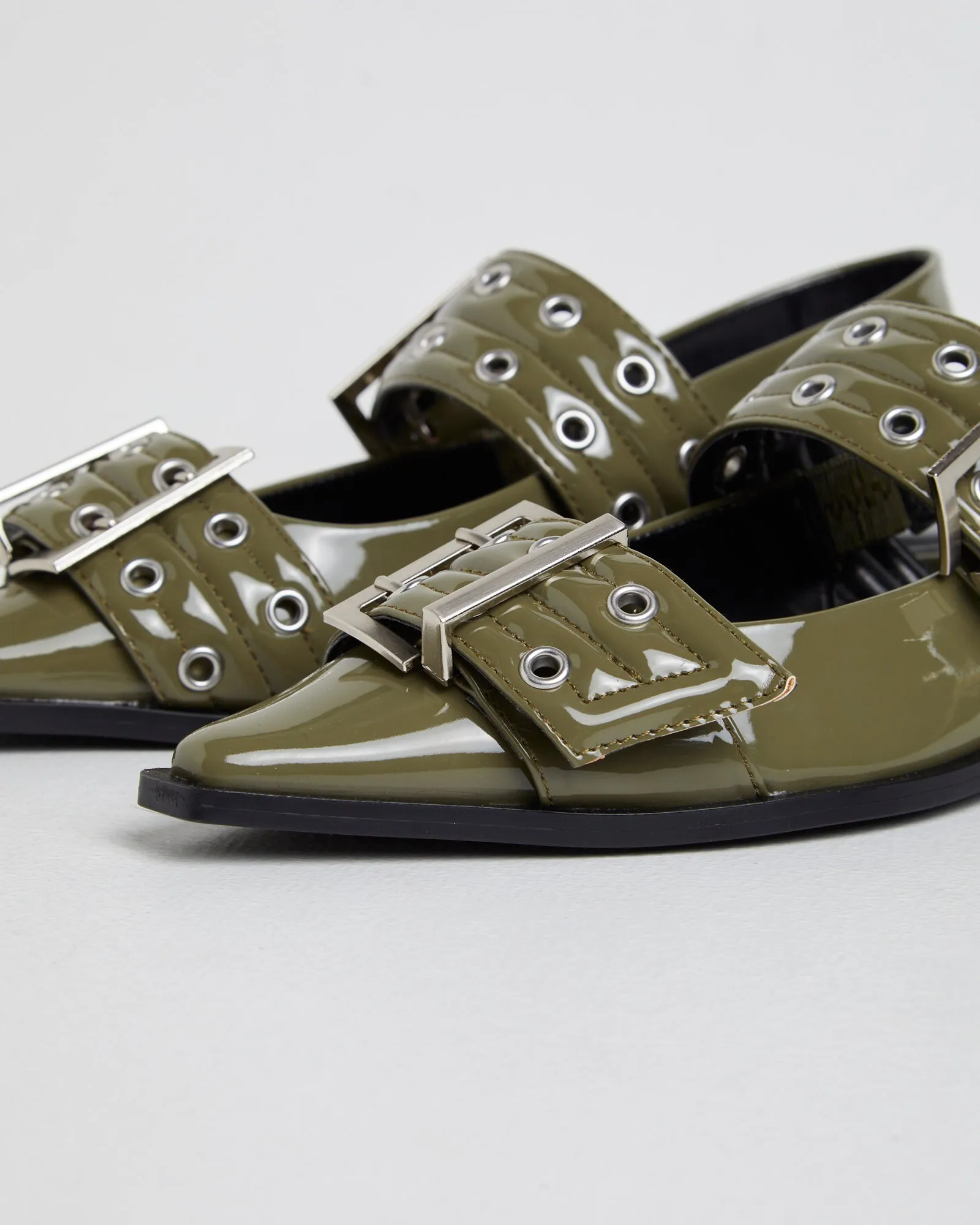 Matilda Pointed Flat
